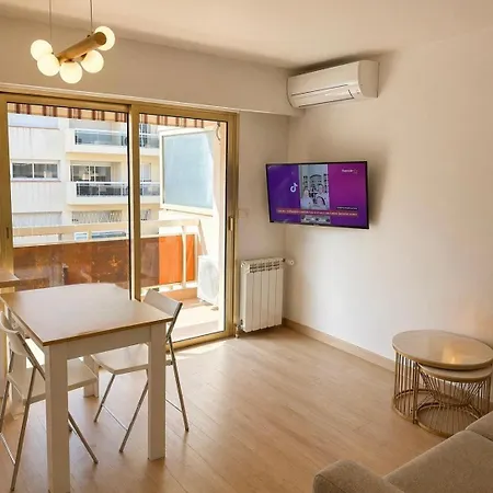 Riviera Juan Les Pins 300m Avec Terrasse * אנטיב