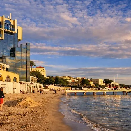 Riviera Juan Les Pins 300m Avec Terrasse דירה